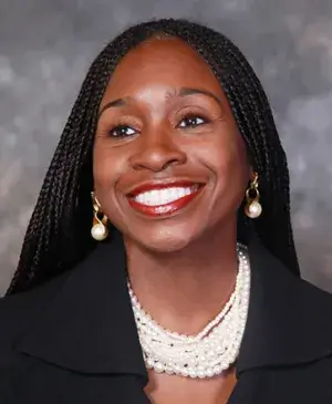 Pamela Chandler Lee Headshot